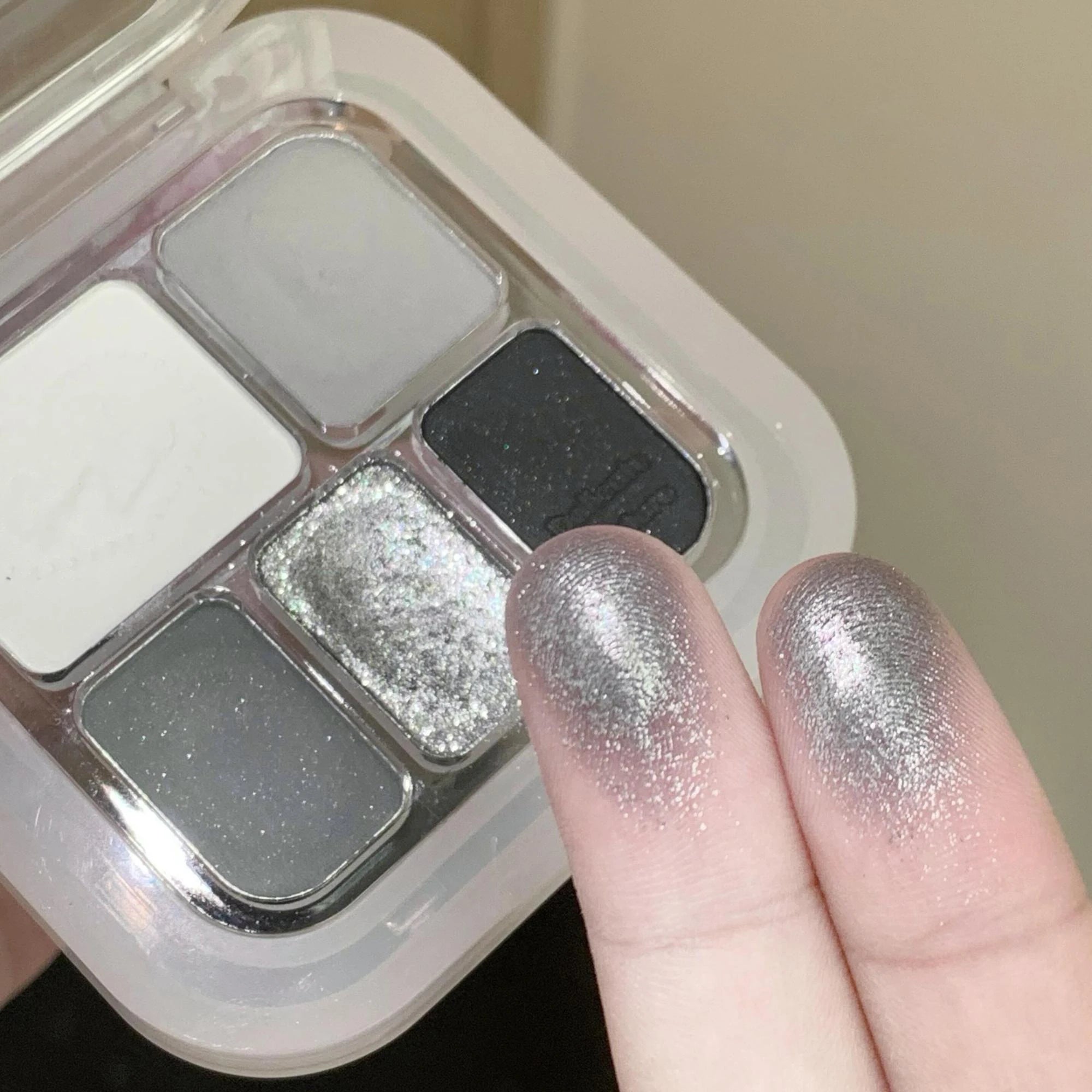 Korean five-color eyeshadow & blush palette, pearlescent matte bright ground color, smoky black & white, cement grey, portable